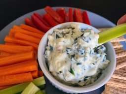 Creamy garlic and spinach dip