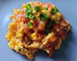 Chinese stir-fried tomato and eggs
