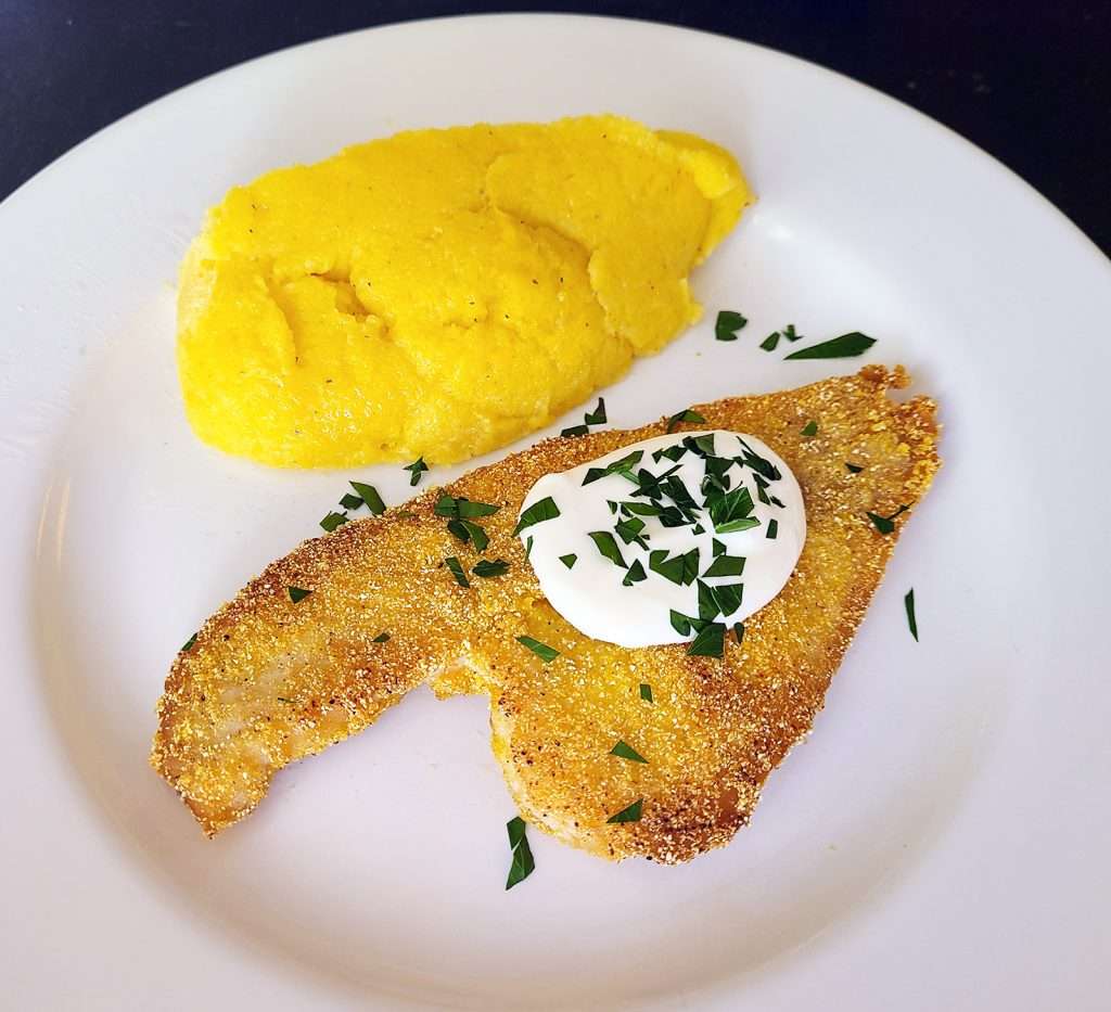 Pește Prăjit cu Mămăligă (Fried Fish with Polenta)