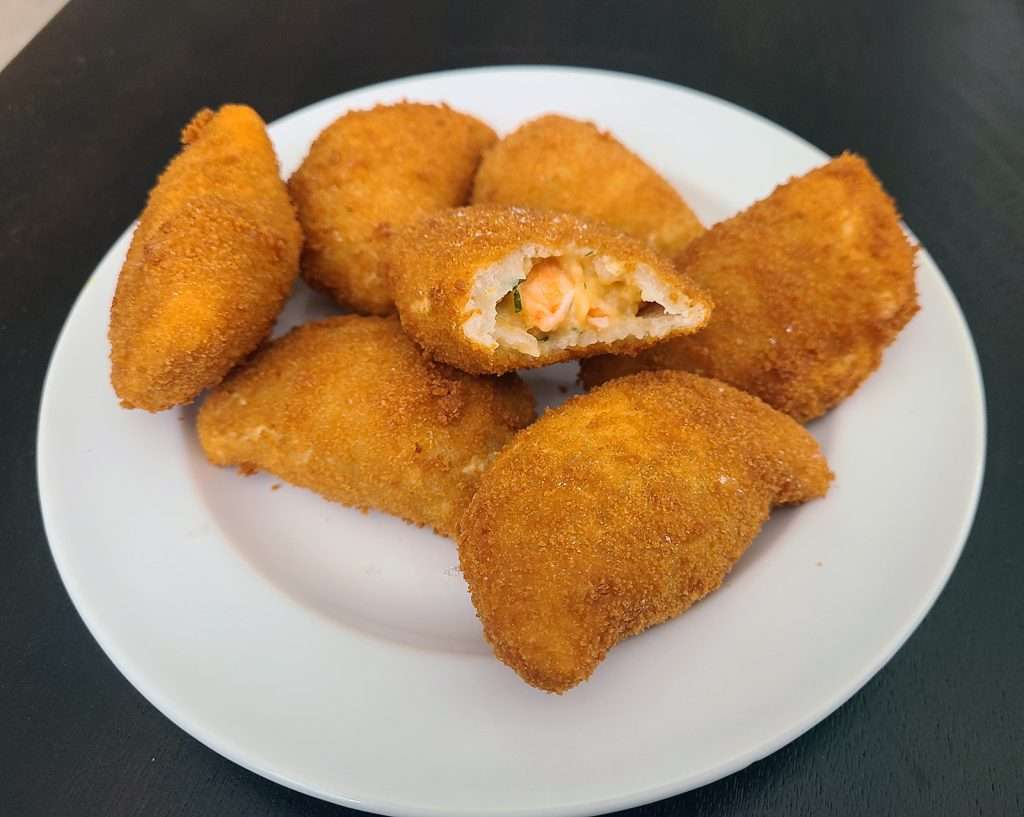 Rissóis de Camarão (Fried Shrimp Turnovers)