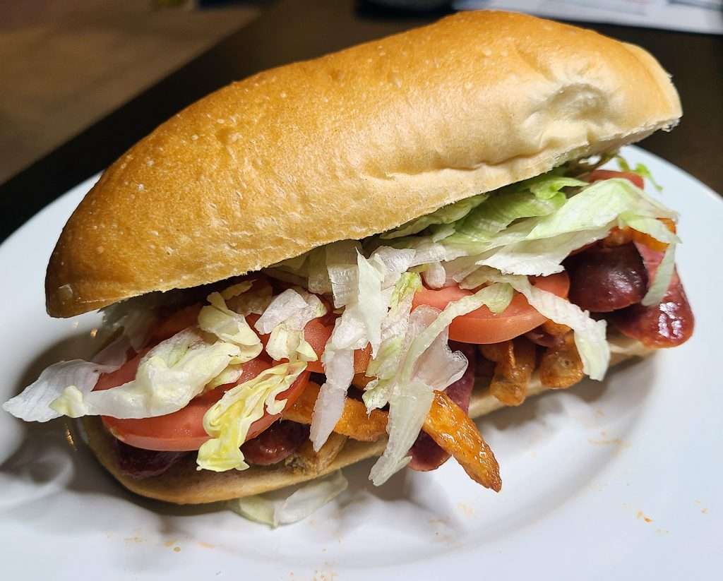 Gatsby (Sandwich with Chips, Sausage, and Spicy Sauce)