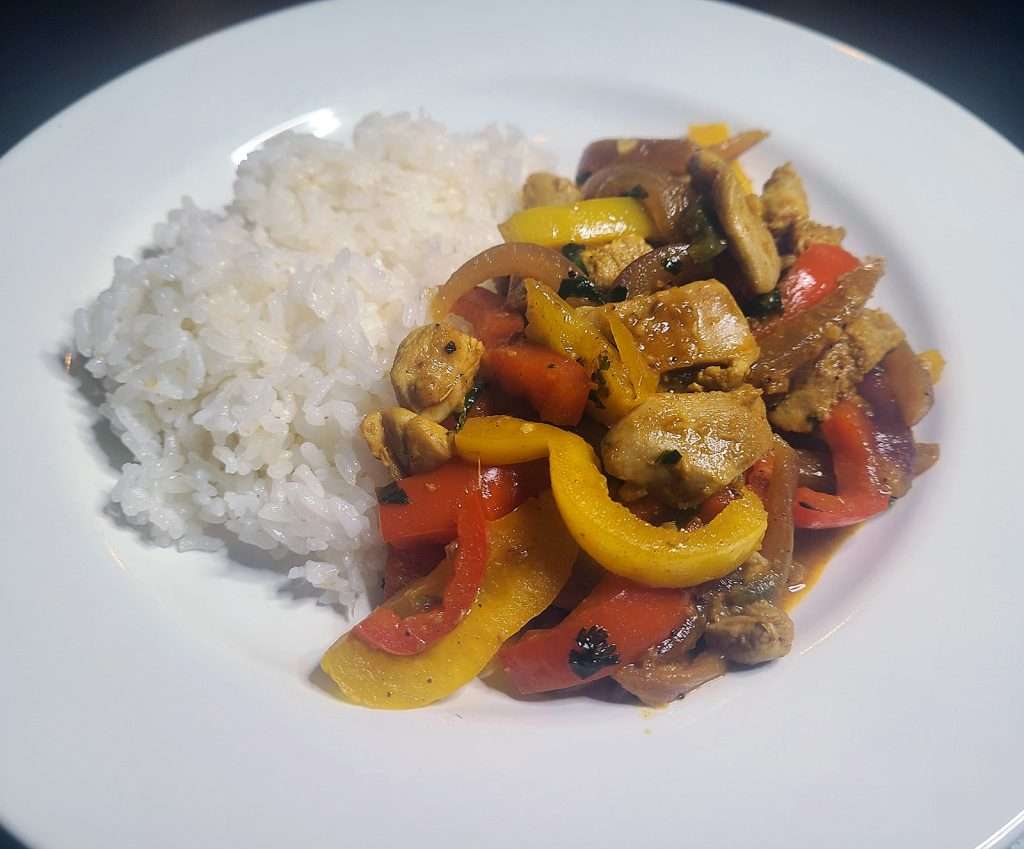 Suqaar Digaag (Chicken and Vegetable Stir-Fry)